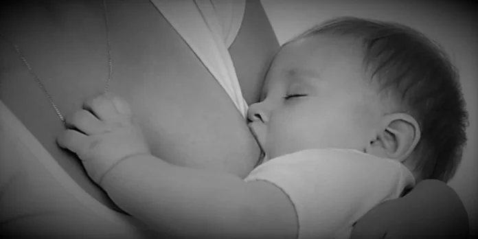 Madre amamantando