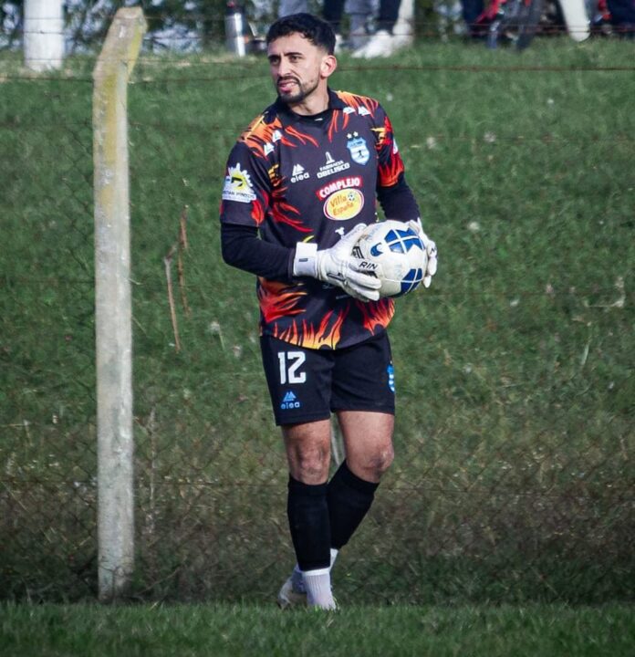 RAFAEL PAIVA, desde el arco de El Tanque