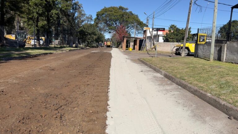 Andrés Lima: «Estamos mejorando las calles de Salto con trabajos continuos»