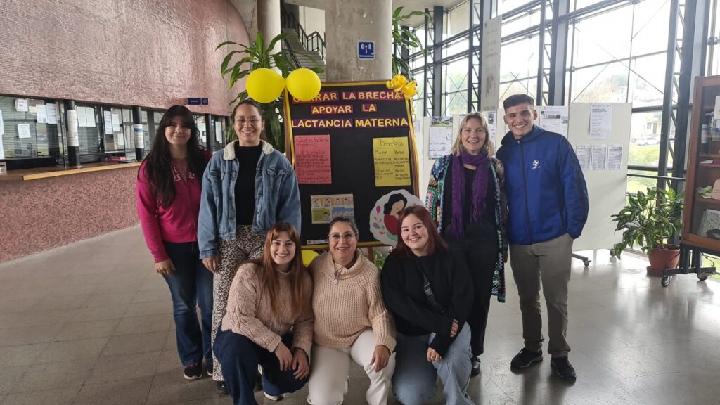 Estudiantes y Docentes de Enfermería - Semana de la Lactancia Materna