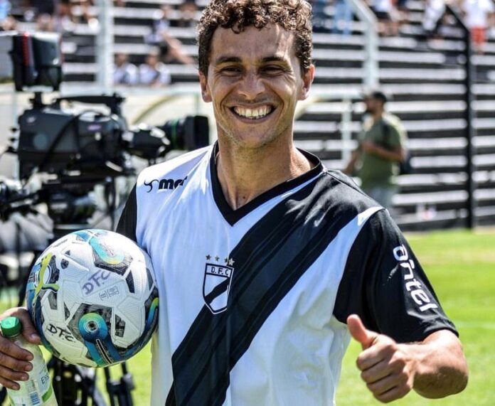 SEBASTIÁN “Papelito” FERNÁNDEZ