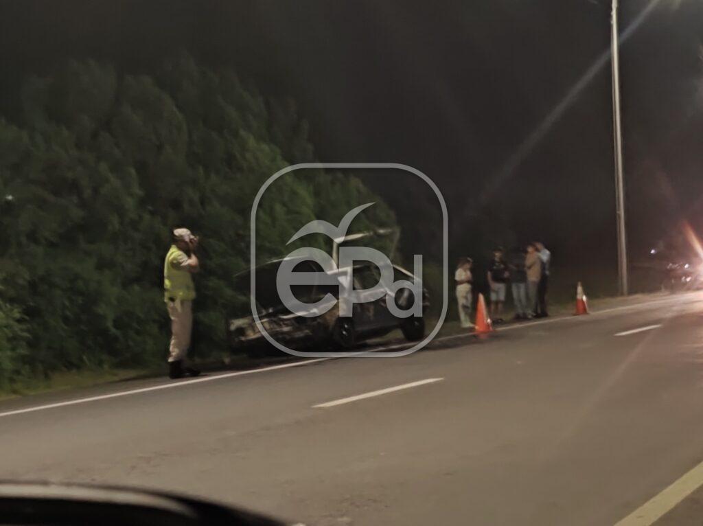 Incendio de vehículo en Ruta 3, kilómetro 490 / Foto: Samuel Rodriguez