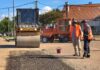 Mejoras viales en Salto: Aplicación de riego bituminoso en calle Treinta y Tres