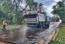 Avanzan trabajos de imprimaciรณn en calle Lavalleja como parte del plan vial Imprimaciรณn en calle Lavalleja