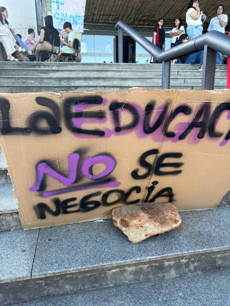 Estudiantes del CERP de Salto se movilizan por presupuesto