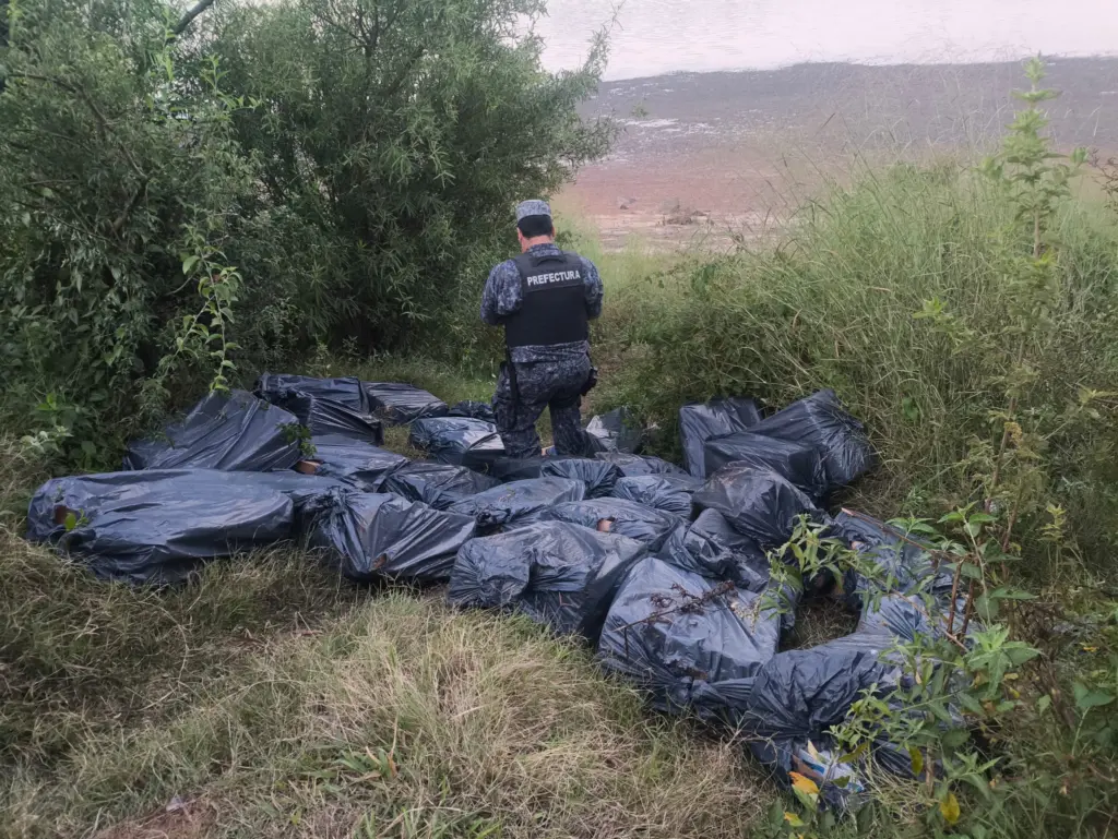 Prefectura incautó 290.000 cigarrillos abandonados en la costa del río Uruguay