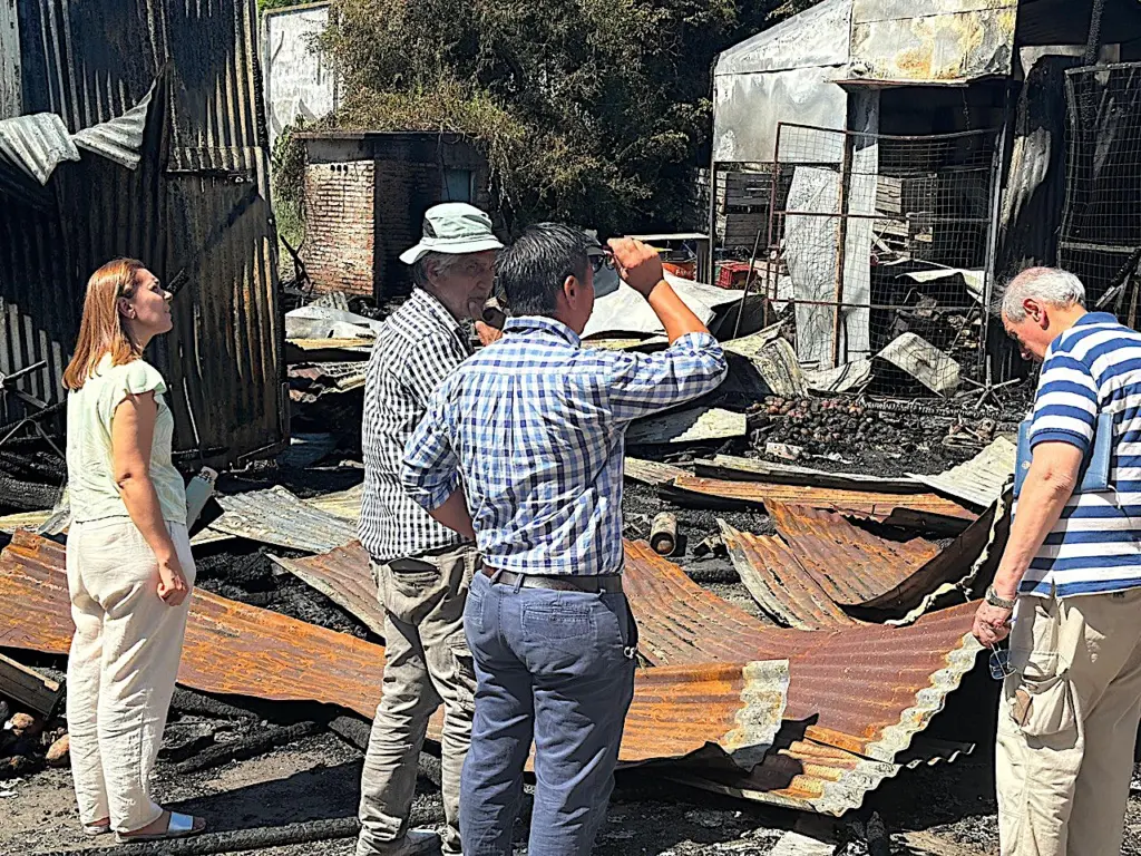 Ediles visitan el Mercado Regional Norte luego del incendio / FOTO: Martín Cabrera/Prensa LA24