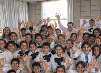 El mundo no es un pañuelo, es una camiseta.