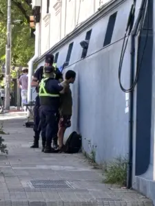 Policía de Salto deteniendo a un sospechoso / Foto: Diario EL PUEBLO / archivo