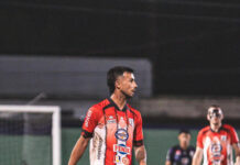 Juan De los Santos suma 4 amarillas