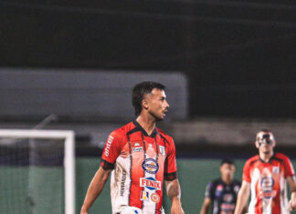 Juan De los Santos suma 4 amarillas