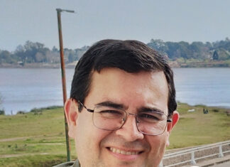 Violencia vial: muerte de delivery reabre debate Portrait of a man with glasses smiling, river background, overlaid with a green opinion-column banner about 'Violencia vial: muerte de delivery' and a small circular photo of Dr. Gabriel Cartagena Sanguinetti.
