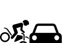 Mujer lesionada y niño herido en moto