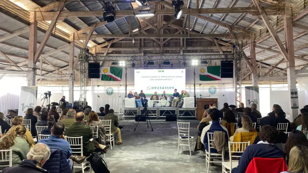 Simposio sobre garrapata reunió al agro regional en Salto