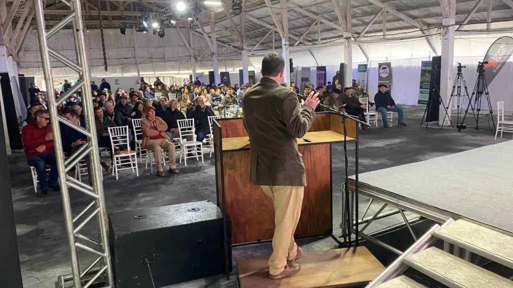Simposio sobre garrapata reunió al agro regional en Salto