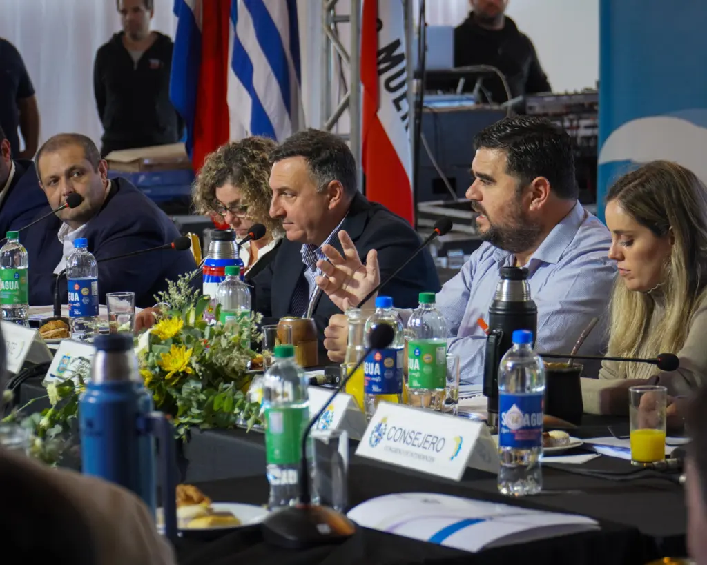 Congreso de Intendentes sesionando en Salto, presidido por el Dr. Carlos Albisu. El congreso sesionó en el local de la Asoc. Agropecuaria de Salto / 30 de mayo de 2026. / Foto: Gobierno de Salto