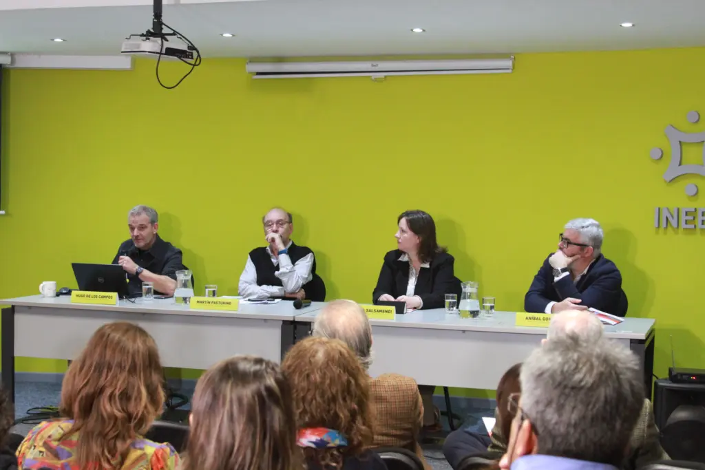 Hugo de los Campos (INEEd), Martín Pasturino (INEEd), Gabriela Salsamendi (DGEIP) y Aníbal González Izaguirre