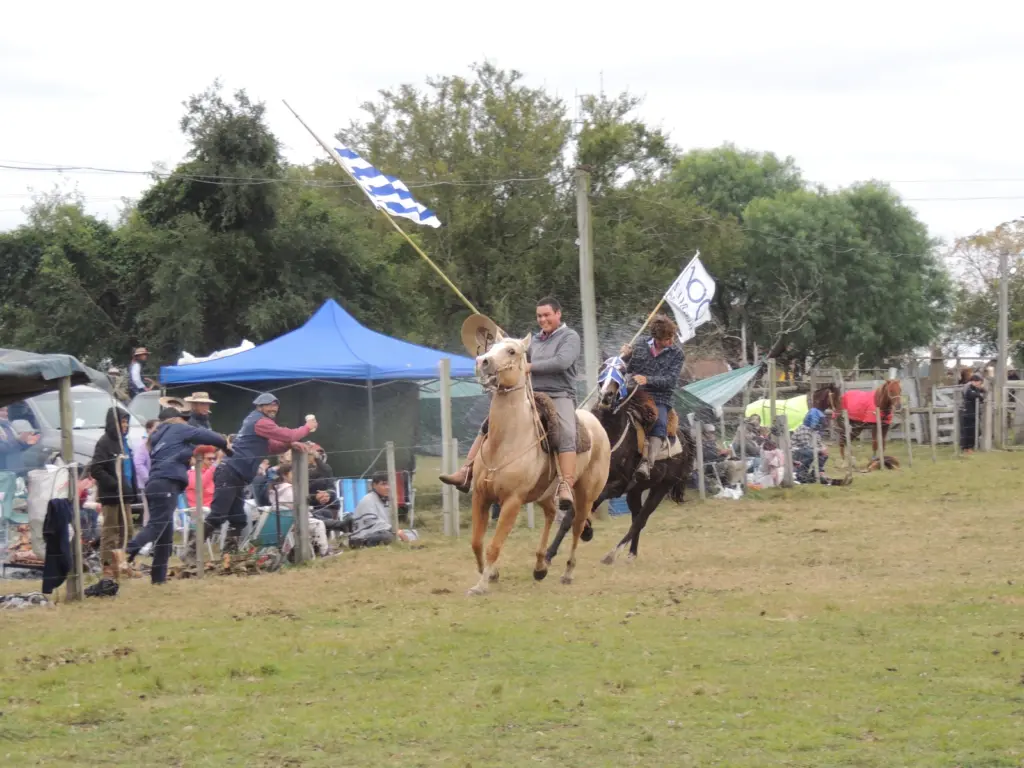 Riendas reunió gran público en Colonia Lavalleja