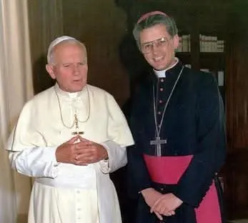 Su Santidad Juan Pablo II junto a Monseñor Galimberti durante su visita a Salto