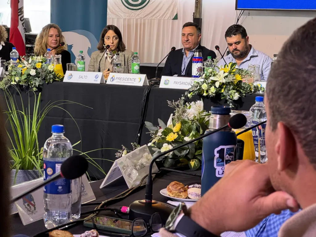 Congreso de Intendentes sesionando en Salto, presidido por el Dr. Carlos Albisu. El congreso sesionó en el local de la Asoc. Agropecuaria de Salto / 30 de mayo de 2026. / Foto: EL PUEBLO