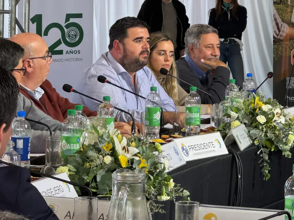 Congreso de Intendentes sesionando en Salto, presidido por el Dr. Carlos Albisu. El congreso sesionó en el local de la Asoc. Agropecuaria de Salto / 30 de mayo de 2026. / Foto: EL PUEBLO