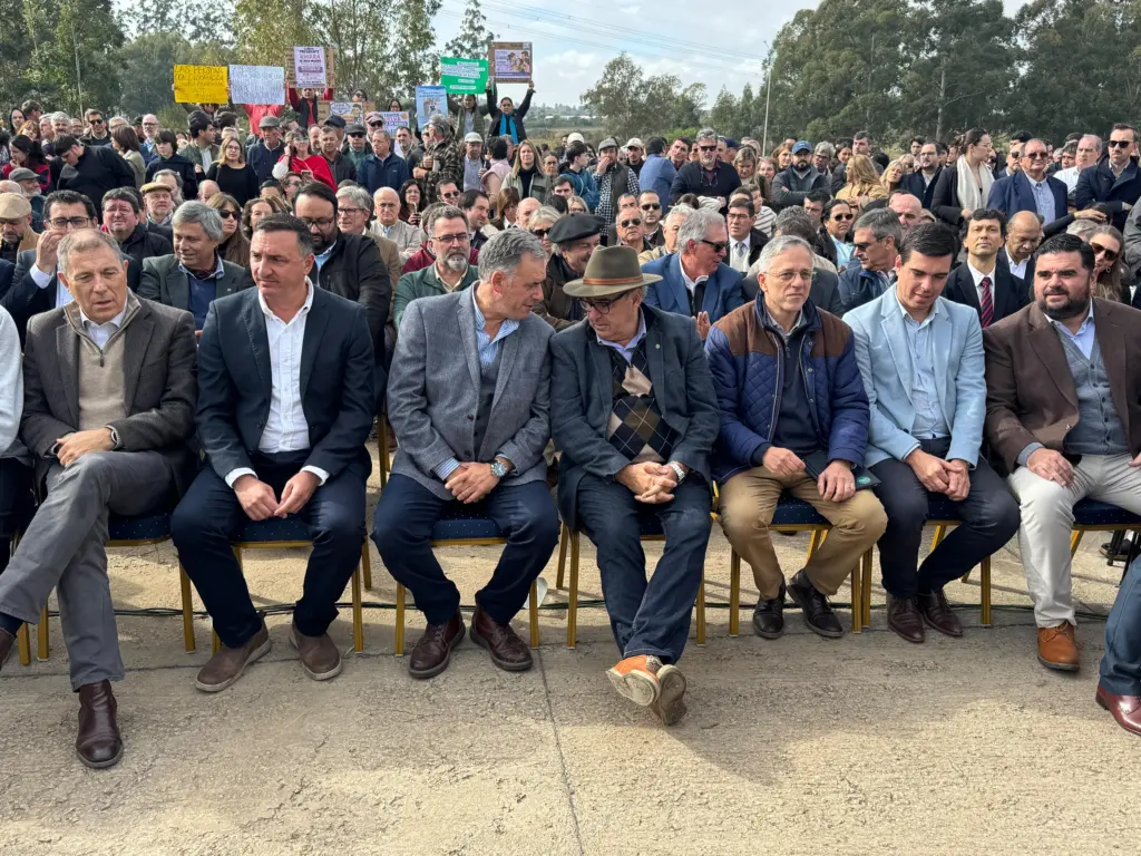 Presidente Yamandú Orsi presente en la inauguración de la CHN en Salto