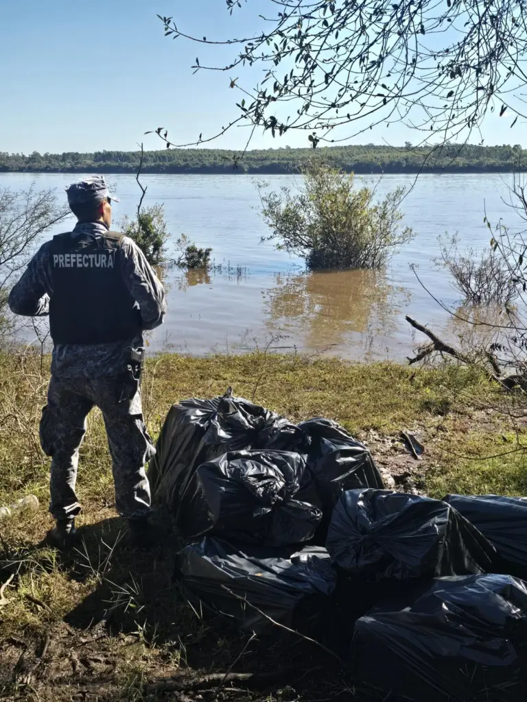 Incautaron contrabando valuado en casi 900 mil pesos en la zona del arroyo Yuquerí / Foto: Prefectura de Salto