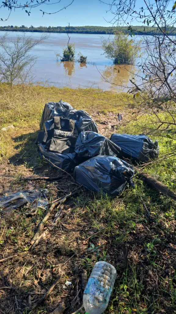 Incautaron contrabando valuado en casi 900 mil pesos en la zona del arroyo Yuquerí / Foto: Prefectura de Salto