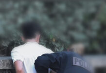 Detienen a una pareja de hombres armados con fierros tras atacar a vecinos y amenazar con quemar una casa