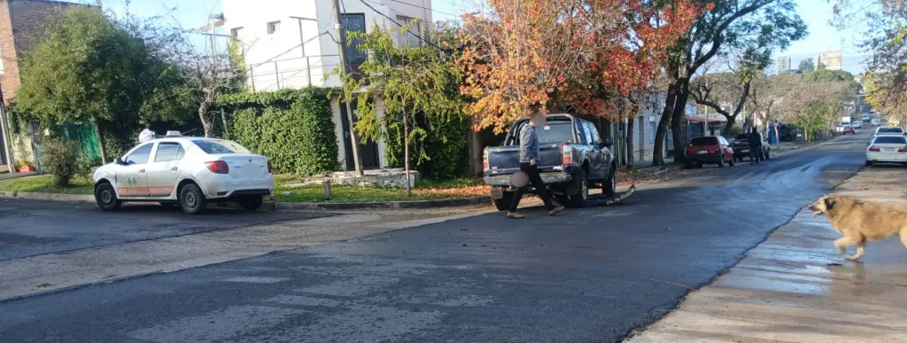 Camioneta y taxi chocaron en Osimani y Llerena