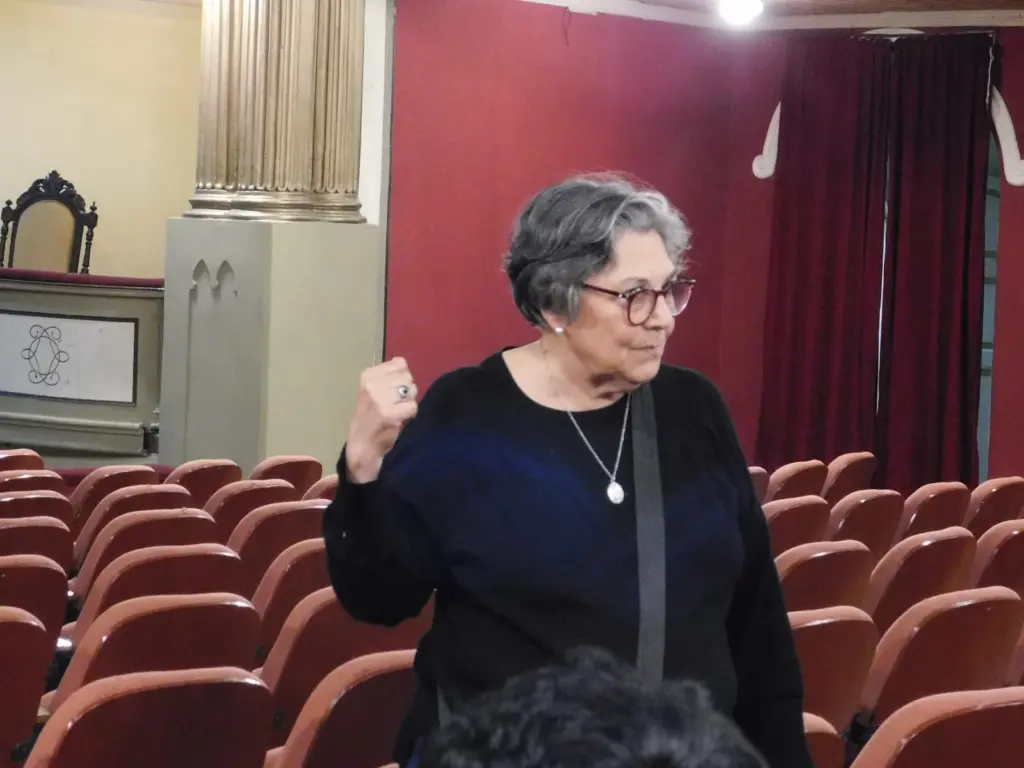 Teatro, comunicación y vocación: la vida artística de Yanely De Vecchi