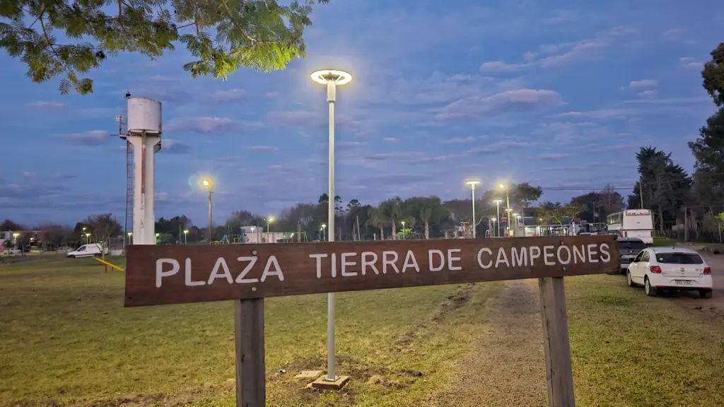 Nueva iluminación en Plaza Tierra de Campeones