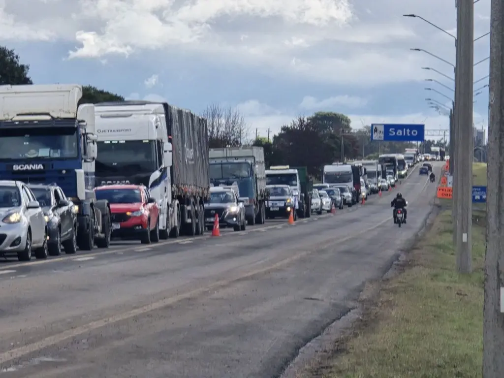 Transportistas enlentecieron el tránsito en las rutas