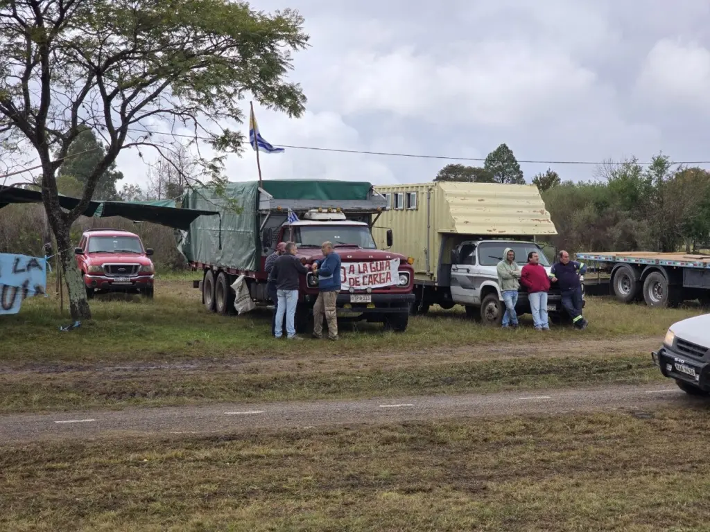 Transportistas enlentecieron el tránsito en las rutas