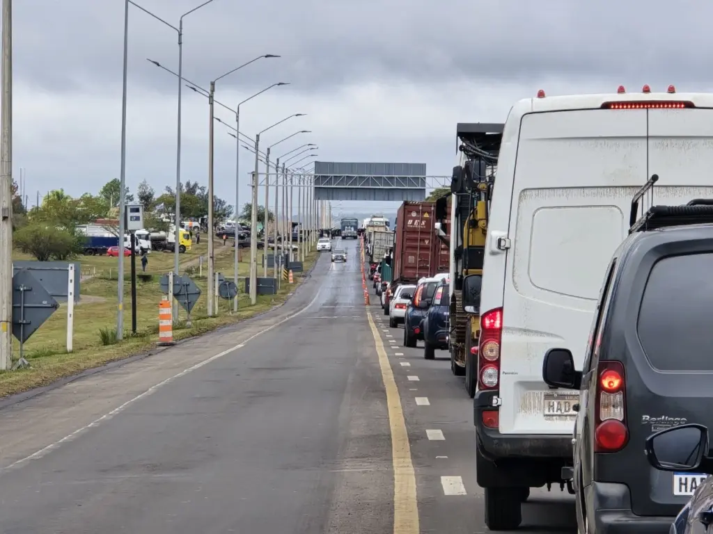 Transportistas enlentecieron el tránsito en las rutas