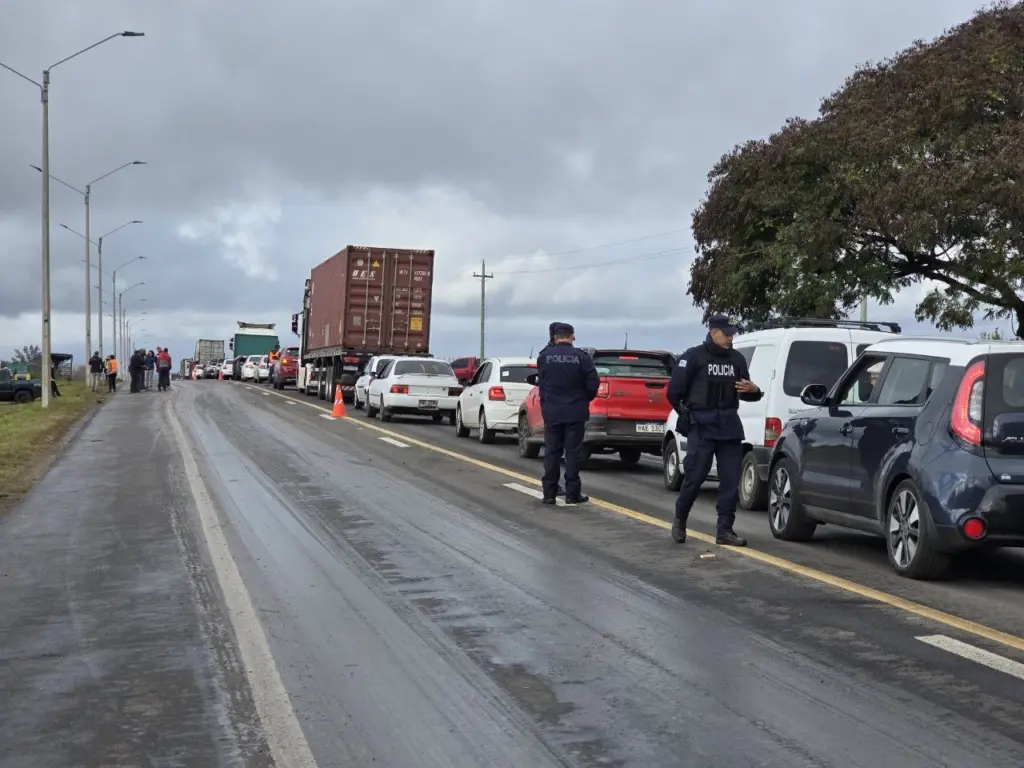 Transportistas enlentecieron el tránsito en las rutas