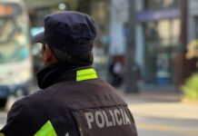 Volvía con sus hijos, los ladridos de sus perros lo alertaron y terminó atrapando al delincuente en el patio de su casa.
