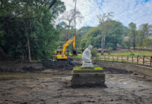 Limpian el arroyo Sauzal y el lago del parque Benito Solari