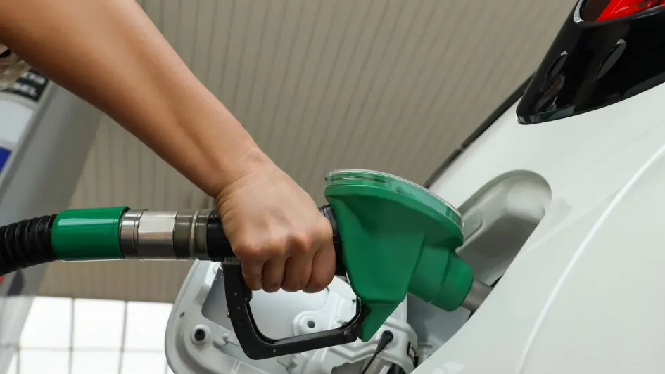 Bajan la nafta, el gasoil y el supergás en julio